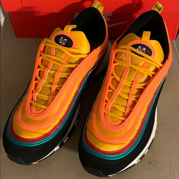Nike Other - Nike Air Max Sneakers w/ Binoculars
